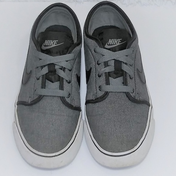 Nike Toki Grey & Black low profile sneakers - Picture 2 of 7